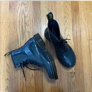 DOC MARTEN LACE UP PATENT LEATHER BOOTS - CHARCOAL GRAY LIKE NEW